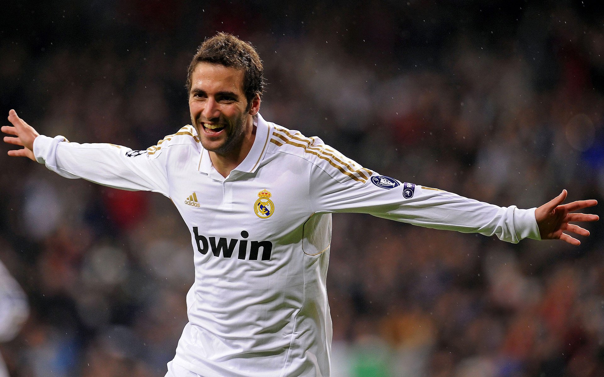 奥格斯堡主场1-0战胜沃尔夫斯堡,保级关键三分,奥格斯堡主客场球衣