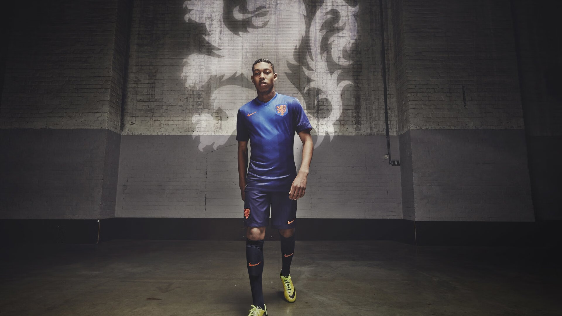 前场对抗次数是否影响控球型球队传接节奏，前场球能发到后场吗