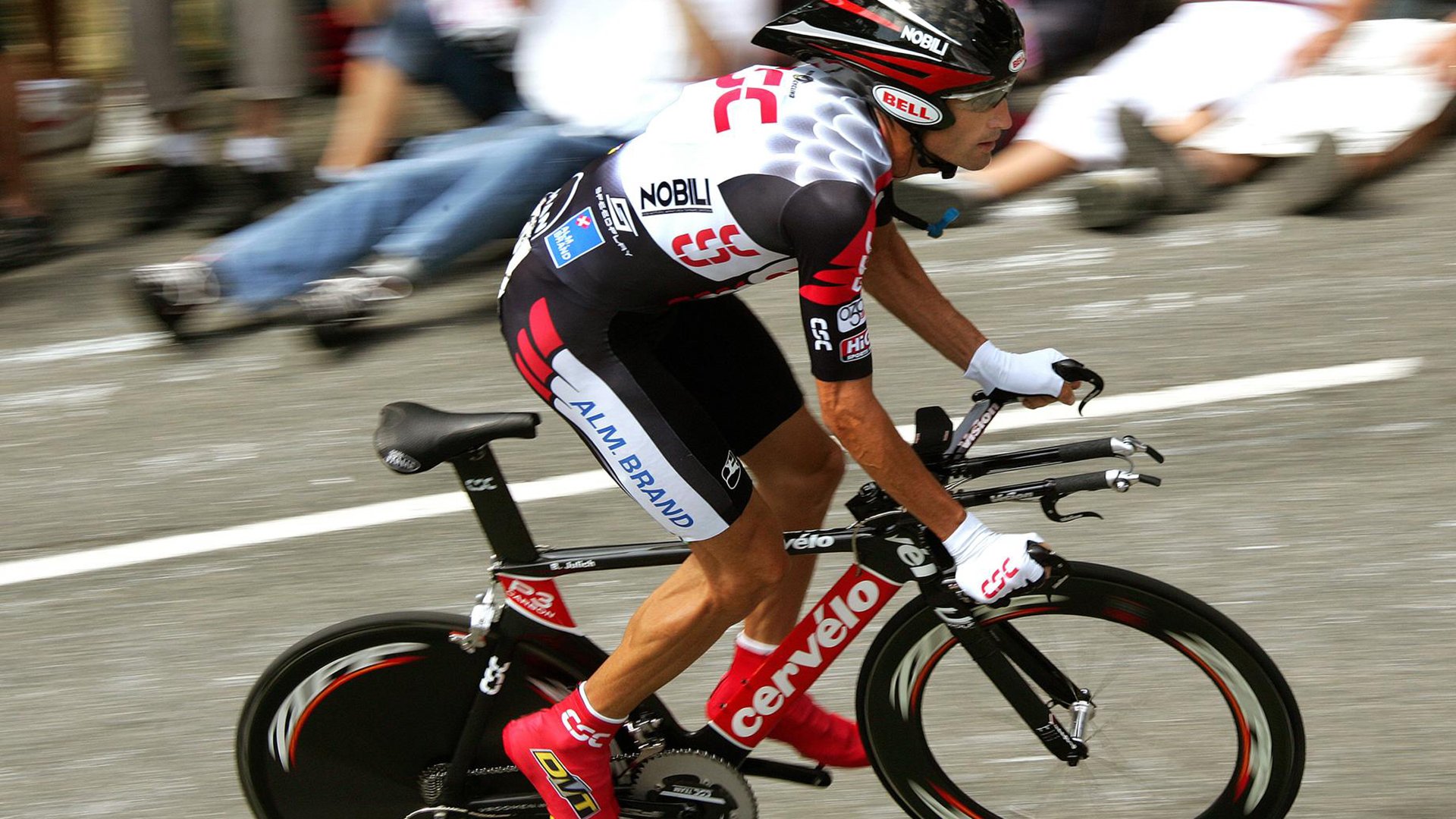 新月球迷呼吁赛程改革保障球员健康，月球新居